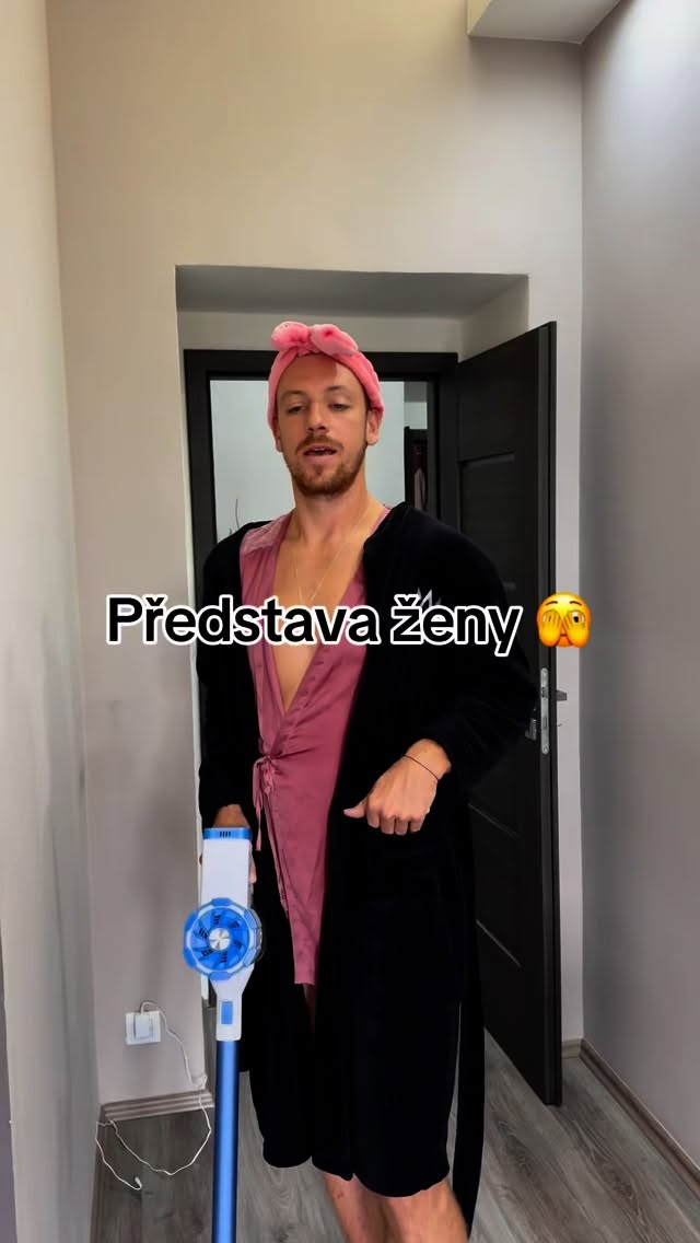 Instagram post by @martinpragr for Astratex. Caption reads: Každý vztah má dvě reality. @astratex.czsk je vždy....