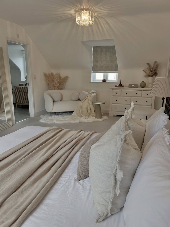 Instagram post by @_myhomeinspo_ for Olivias. Caption reads: 𝚂𝚊𝚖𝚎 𝚋𝚞𝚝 𝚍𝚒𝚏𝚏𝚎𝚛𝚎𝚗𝚝…

The walls and....