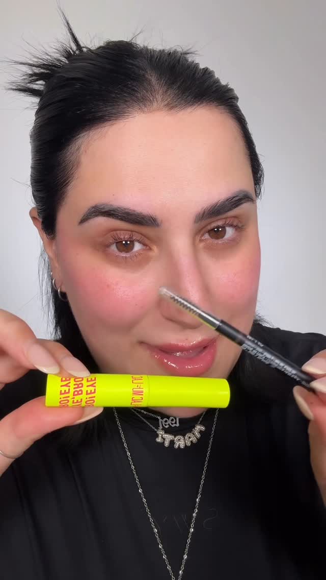 Instagram post by @martinapiccu for Mulac Cosmetics. Caption reads: E tu che team sei? Con @mulaccosmetics le tue....