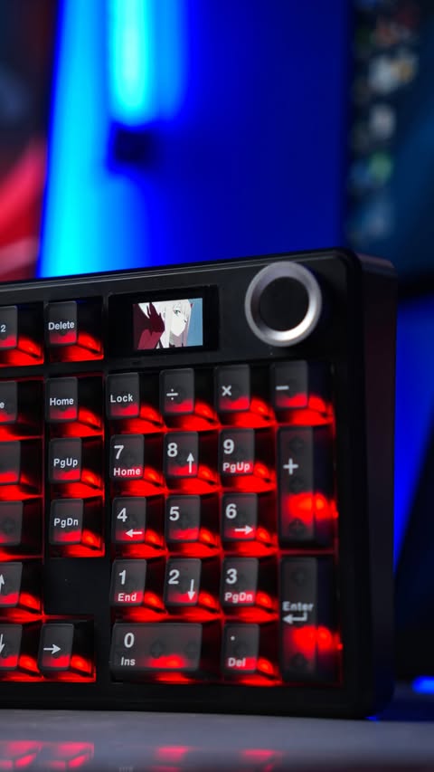 Instagram post by @heynoobdaddy for Epomaker. Caption reads: [...] #MechanicalKeyboard #GamingKeyboard....