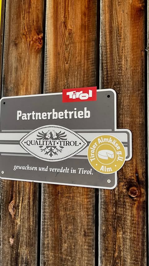 Instagram post by @elisa.thurnaa for Qualität Tirol. Caption reads: Mein Jahr mit @qualitaet.tirol ❤️ Dieses Jahr....
