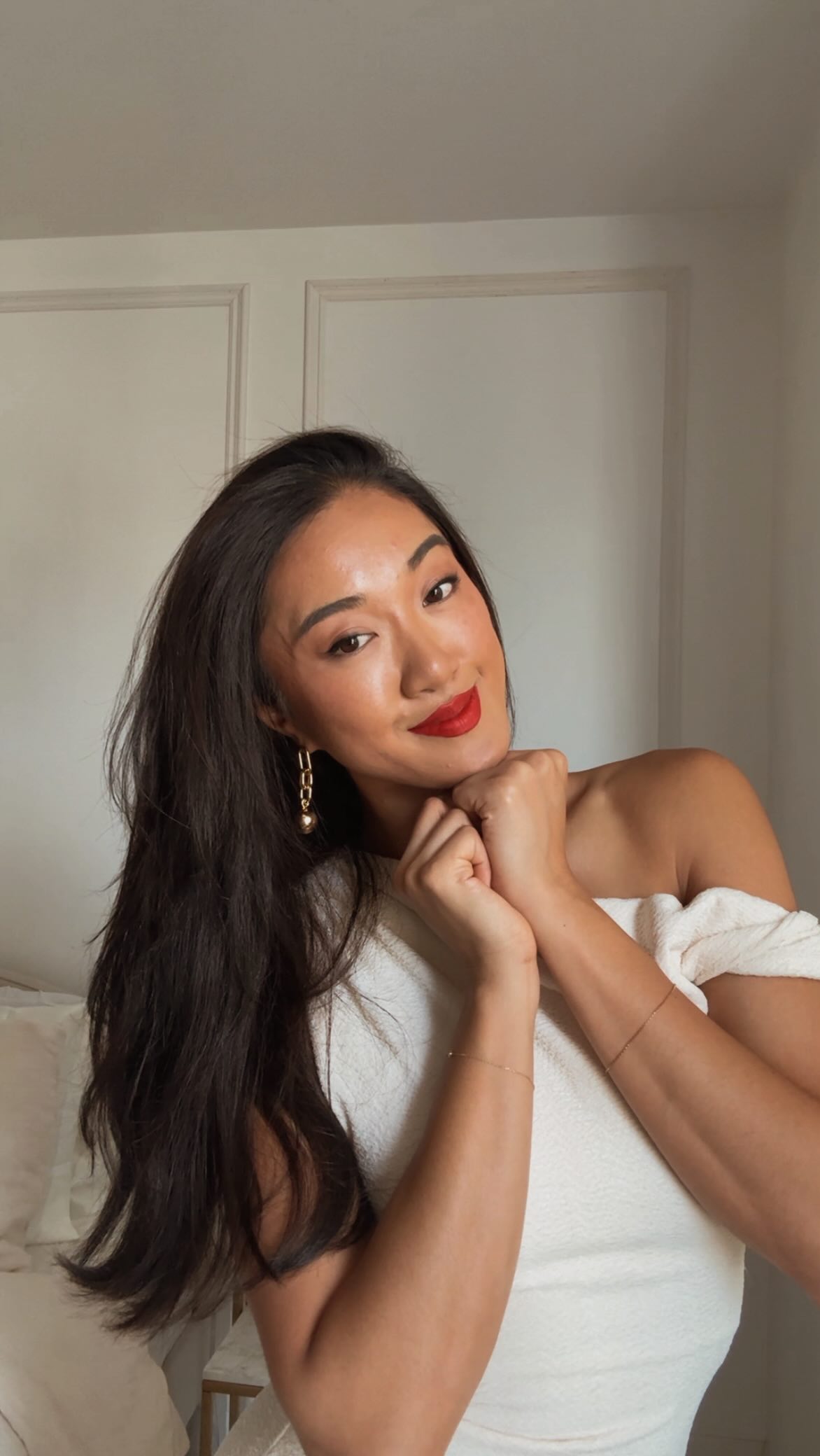 Instagram post by @melhwang for Shoppers Drug Mart. Caption reads: most confidence in a red lip tbh 💋 some dating....