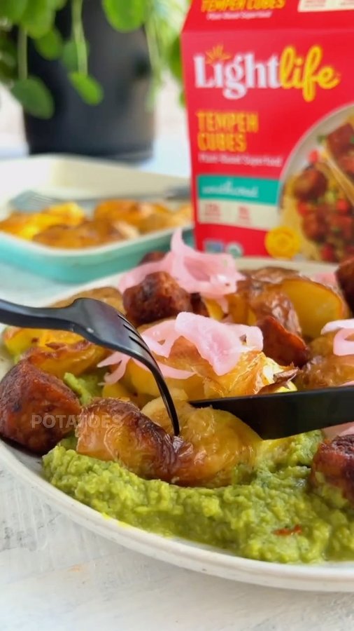 Instagram post by @cookingforpeanuts for LightLife. Caption reads: 💪🏼RECIPE IN CAPTION ☺️I’m using @LightLifeFoods....