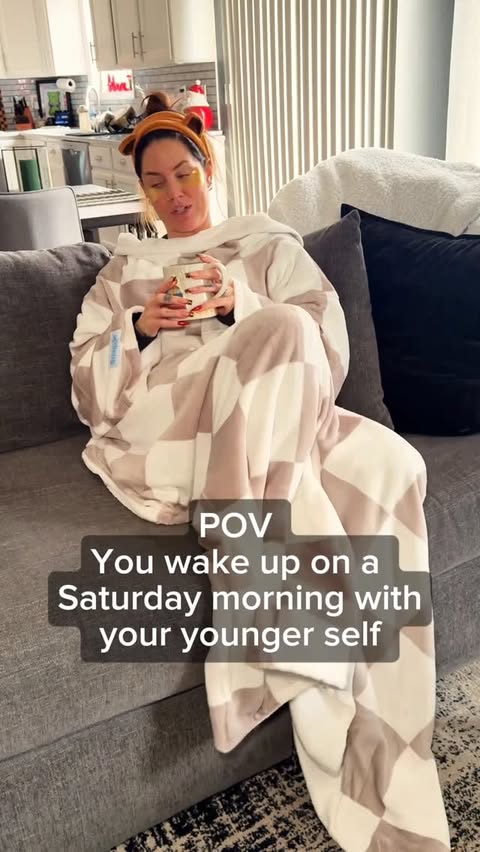 Instagram post by @chelsey_m_firth for Snuggie. Caption reads: [...] other crawled home at 3AM…but once a Snuggie....