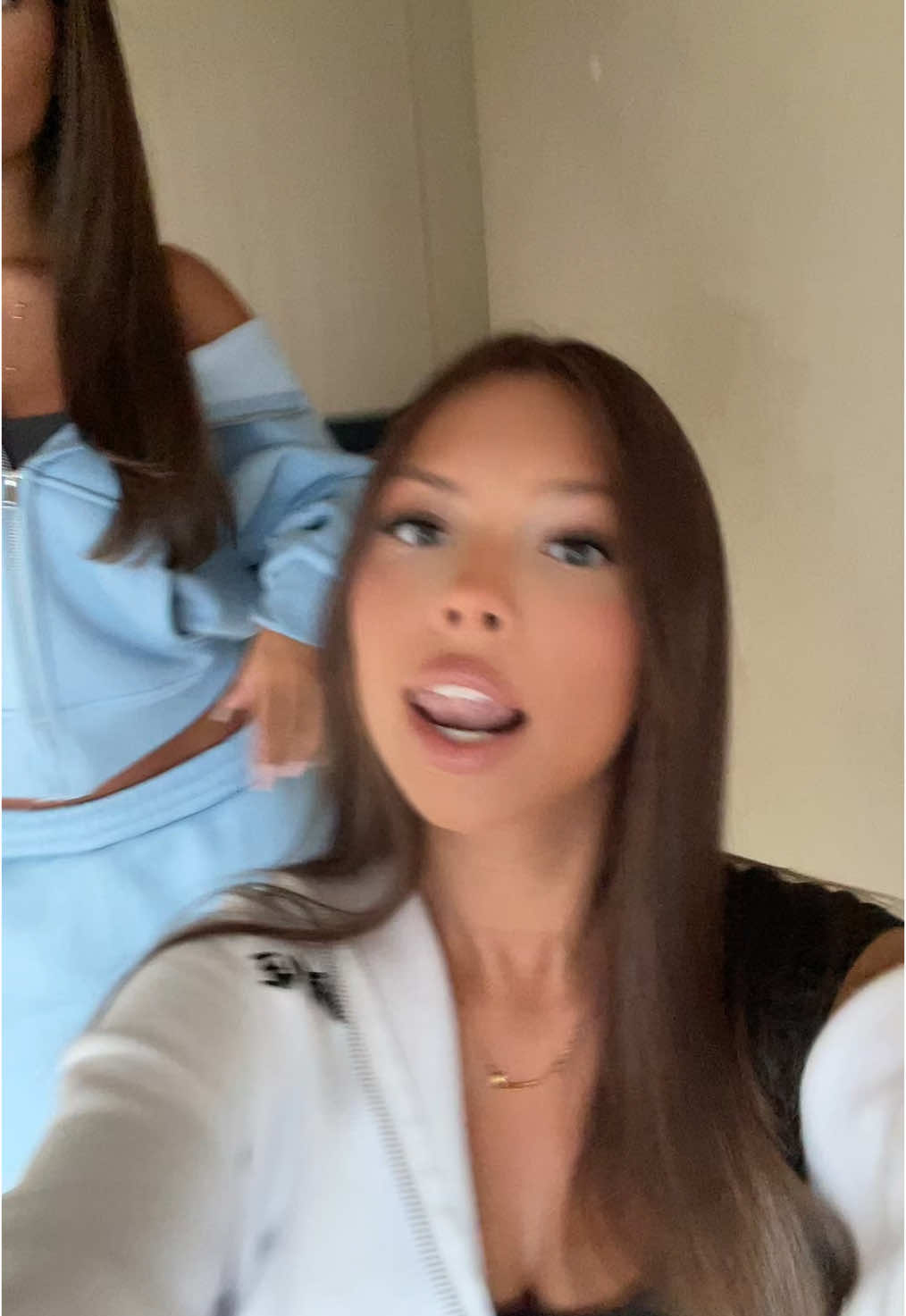 TikTok post by @nea.mths for 45KEYS. Caption reads: @45KEYS  hat gerade Summer Sale ⛱️☀️ @iman [...].