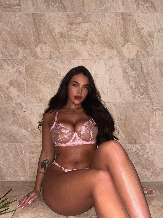 Instagram post by @erinclemans for LILIOSA LINGERIE. Caption reads: [...] love me not. 🥀

I love me most in....