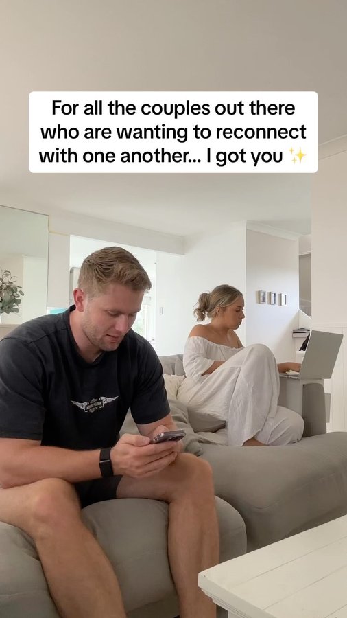 Instagram post by @tarahelizabeth_ for Optus. Caption reads: We live in a world where our attention is pulled....