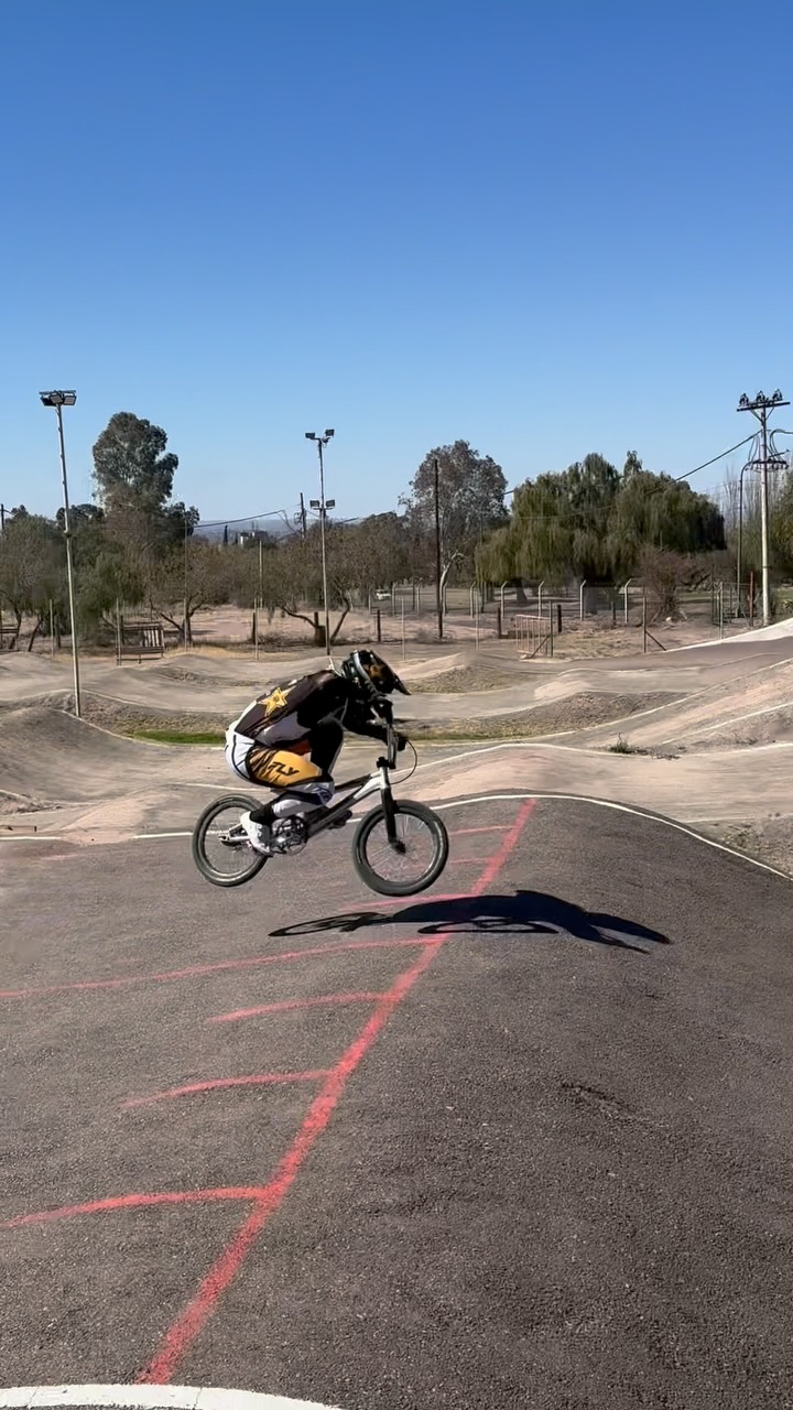 Instagram post by @fedevillegas194 for Rockstar Energy Drink. Caption reads: pick up #RideTheRIFT @tangentproducts 
.
@tiogabmx....