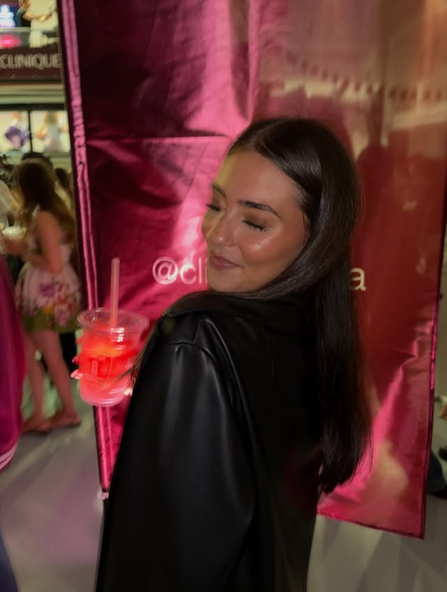 Instagram post by @simona.trozzola for Clinique Italia. Caption reads: beautiful night with @cliniqueitalia 🩷 #invitedby.