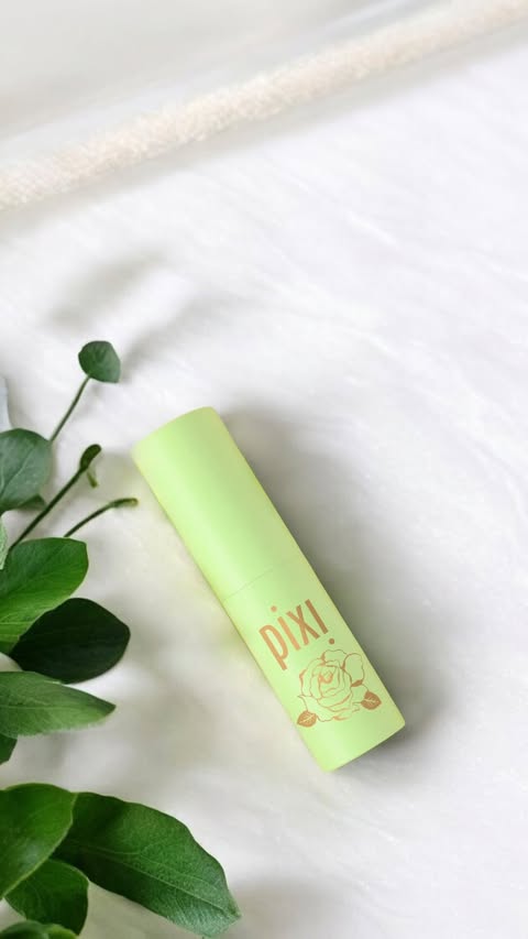Instagram post by an influencer for Pixi Beauty. Caption reads: [...] start the new year with @pixibeauty....