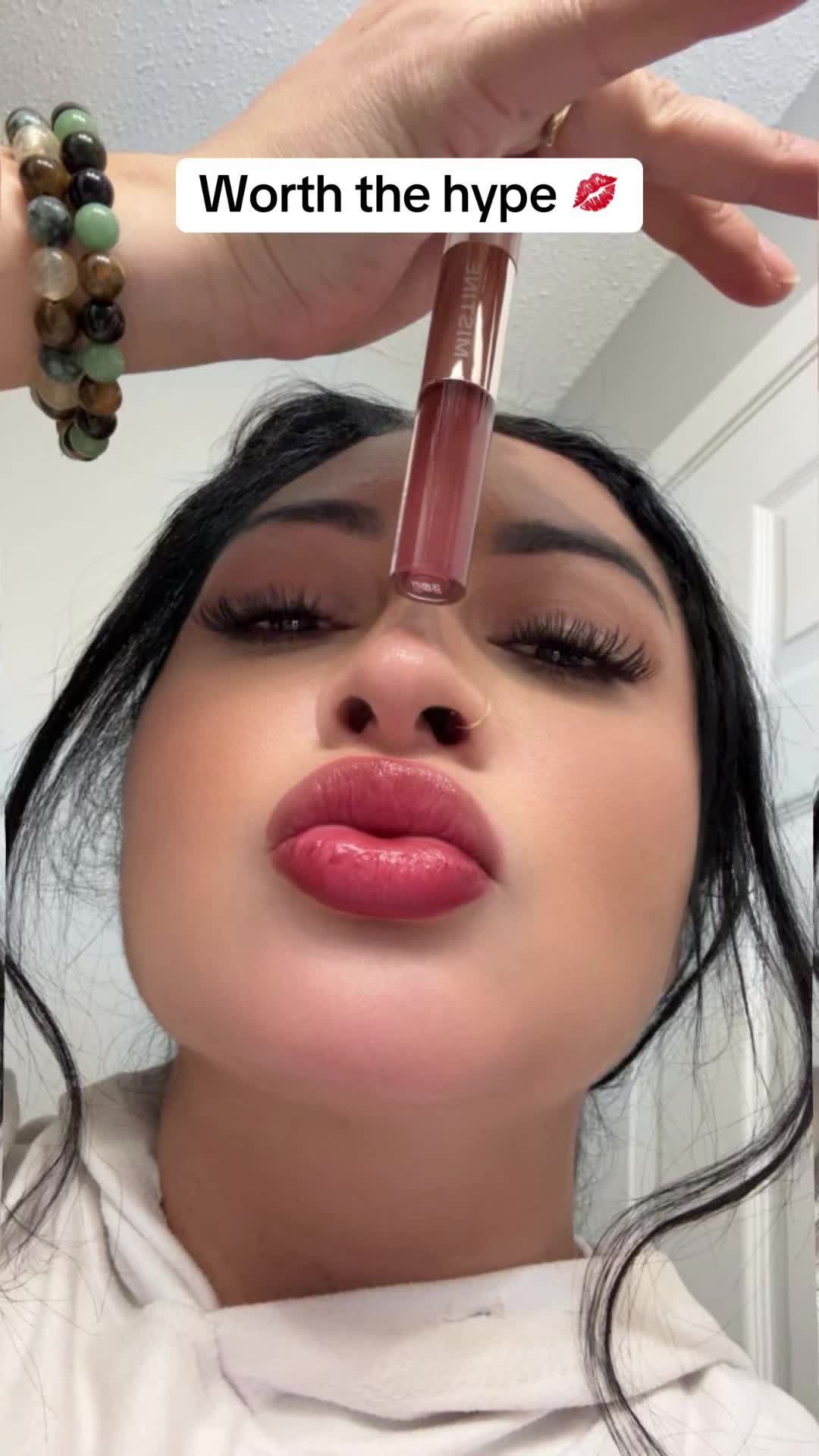 TikTok post by @elidamazo87 for Mistine. Caption reads: [...] #duolipgloss #fyp #makeup @mistine.us.