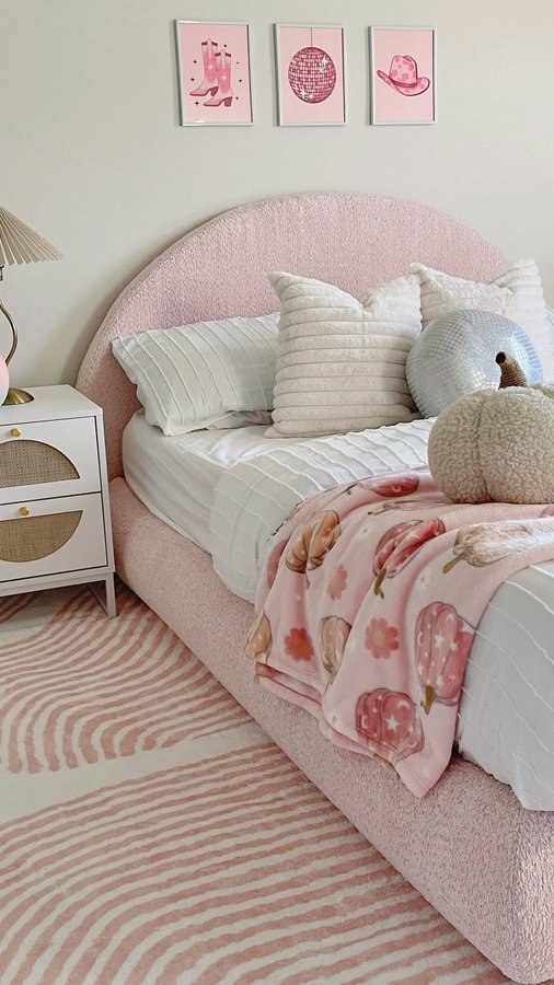 Instagram post by @jeanny.myneutralhome for Softframe Designs. Caption reads: [...] bed in color cotton candy from....