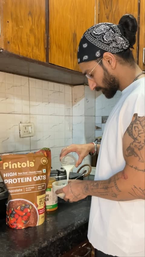 Instagram post by @coach_hangman for Pintola. Caption reads: [...] in the kitchen. ⏱️ I’ve been using Pintola’s....