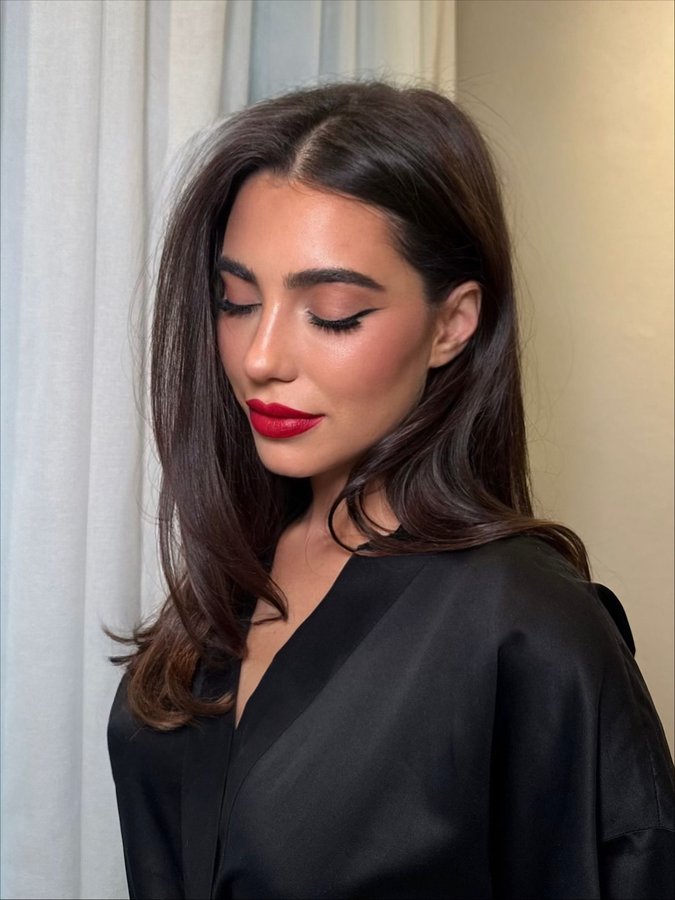 Instagram post by @ssandragaral for Givenchy Beauty. Caption reads: @givenchybeauty 💋💄♥️

#publicidad.