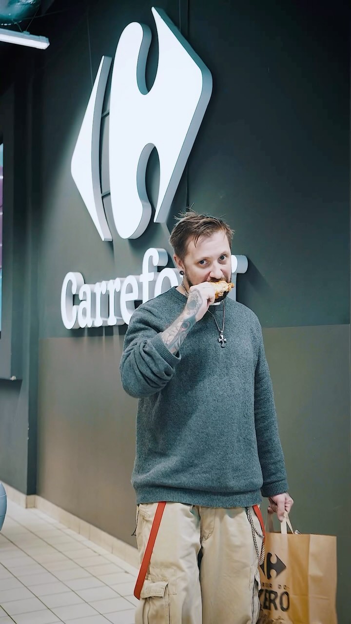 Instagram post by @programzdupy for Carrefourpolska. Caption reads: [REKLAMA] Mam 40 lat, kilka razy badałem prostatę,....