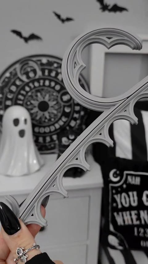 Instagram post by @_mystic_moon_witch for Creality. Caption reads: [...] 𝔦𝔱 𝔴𝔦𝔱𝔥 𝔪𝔶 𝔫𝔢𝔴 @creality3d 𝟹𝔇....