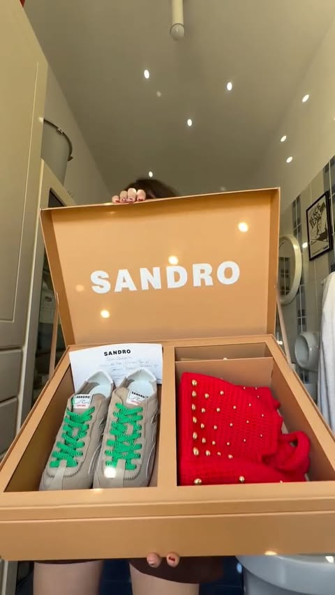 Instagram post by @burro.di.noccioline for Sandro Paris. Caption reads: JE T ‘ AIME 🥖🥖🥖 @sandroparis 🥖🥖🥖 gift!! :).