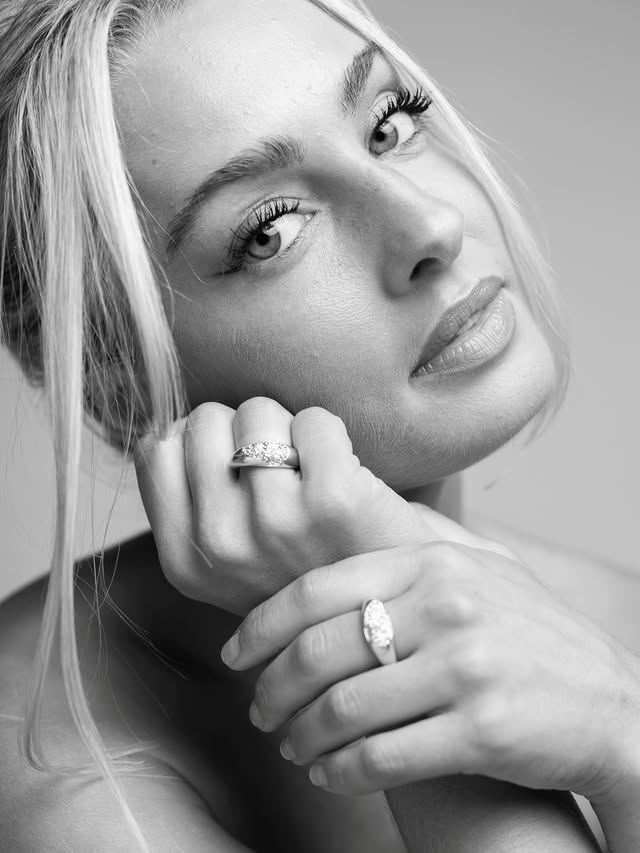 Instagram post by @tonjefrig for TEZE. Caption reads: New collection live now @teze.no 🗝️💌
reklame.