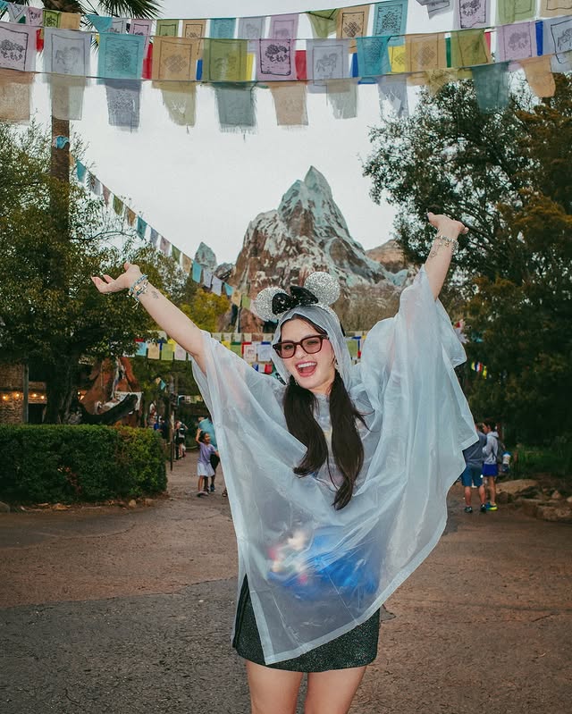 Instagram post by @samtodd for Walt Disney World. Caption reads: [...] is one of the top 5 rides at....