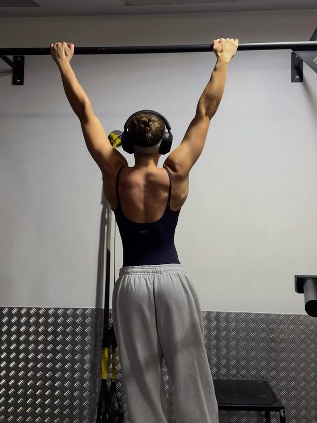 Instagram post by @leonimariex for Oner Active. Caption reads: Did someone say back? @oneractive Euphoria now....