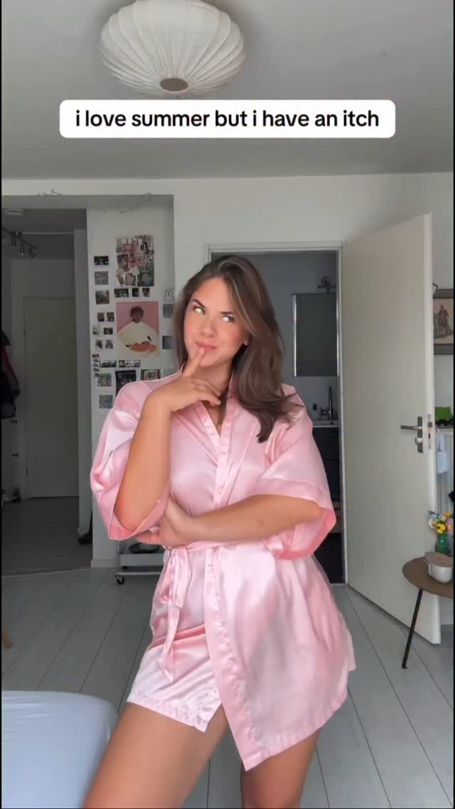 Instagram post by @emmakeuven for Scotch & Soda. Caption reads: perfectly falling into fall ❤️‍🔥
#ScotchOnMe....