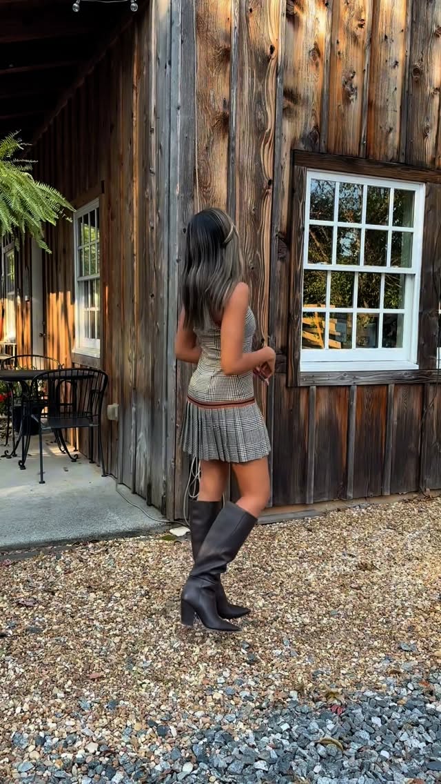 Instagram post by @kiarranorman for Nine West. Caption reads: Cozy, autumn days are so back 🤎 One of the best....