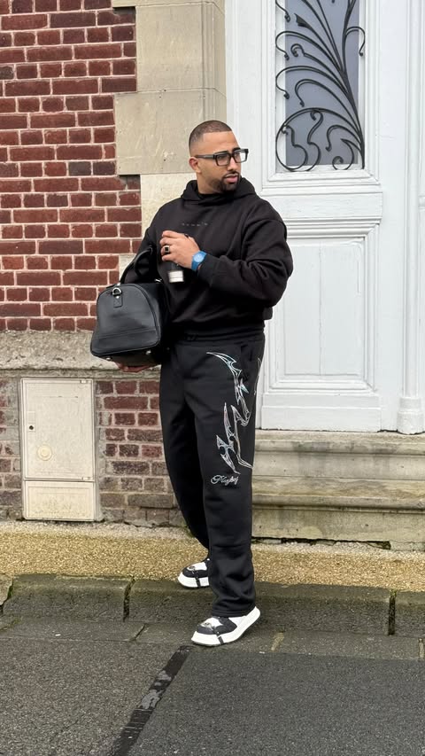 Instagram post by @mehdilouber6 for NEEWER. Caption reads: [...] when I’m alone! I’ve been using the Neewer....