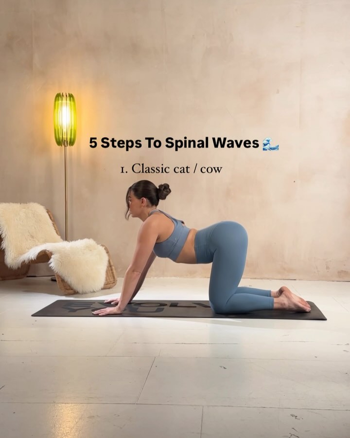 Instagram post by @emilymouu for EvolveYou. Caption reads: [...] ✔️ my supple spinal flow on the @evolveyou....