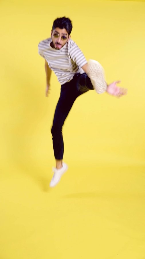 Instagram post by @zzzzzzzzzzzini for Mercado Libre. Caption reads: 50 shades of Jezzini en puro ofni de....