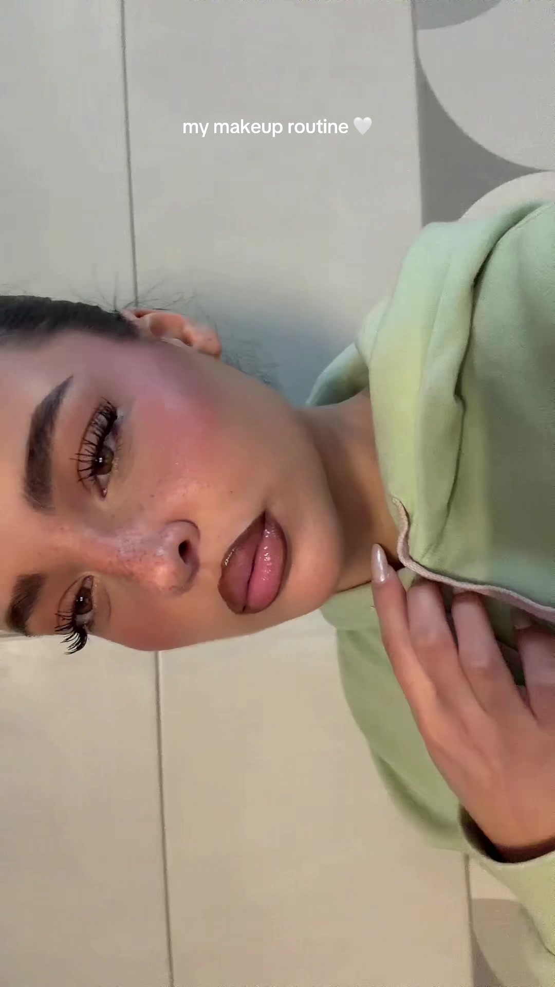 TikTok post by @saraglorioso_ for NABLA Cosmetics. Caption reads: per voi💘  di @Luxa Eterna Glitter Eye Pads Blue,....