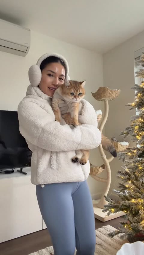 Instagram post by @tho_ph25 for Ardene. Caption reads: [...] at the same time ❄️🫶 Everything’s from....