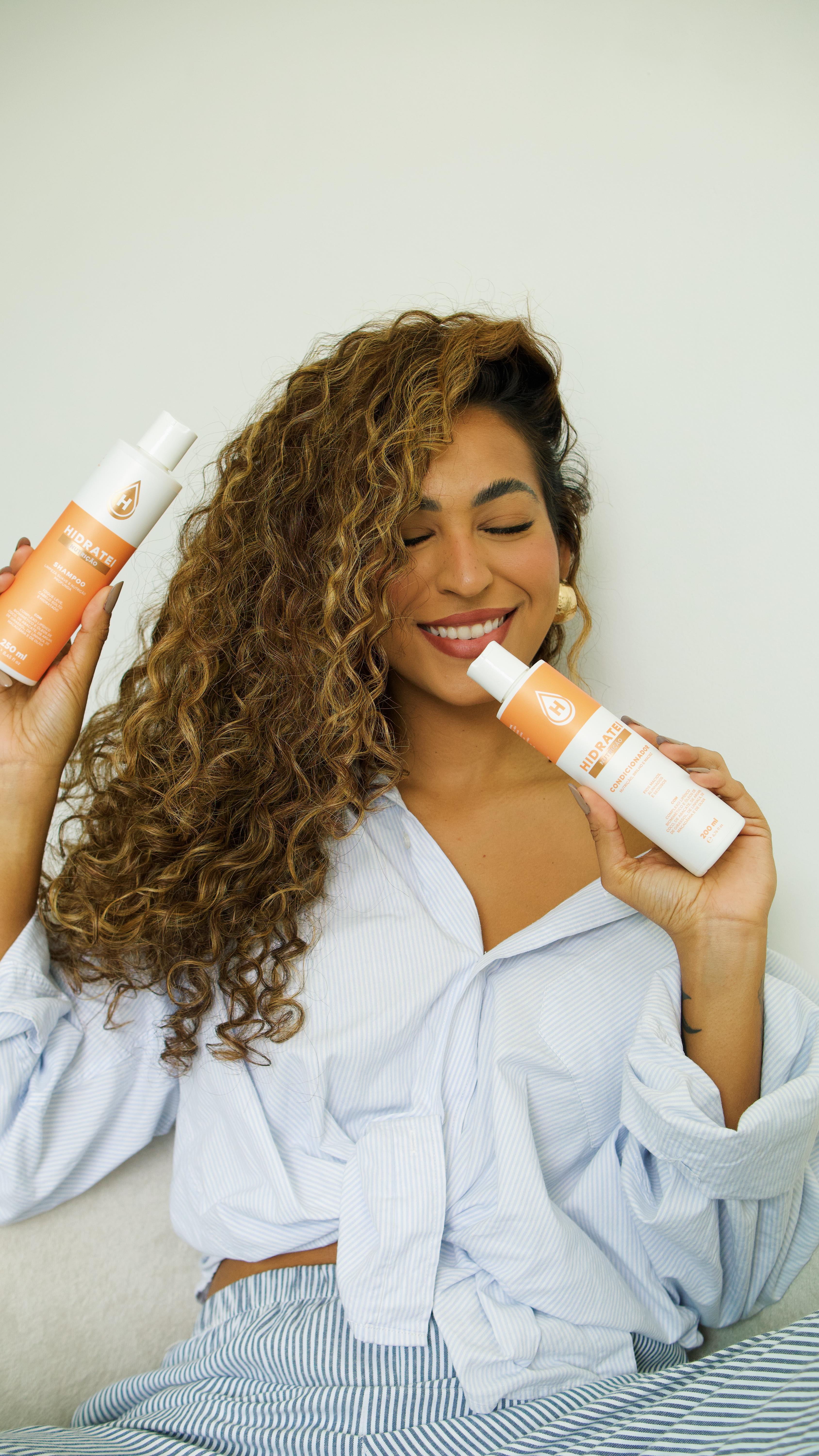 Instagram post by @brendapabreu for Hidratei. Caption reads: Nutrição é o meu passo favorito do cronograma....