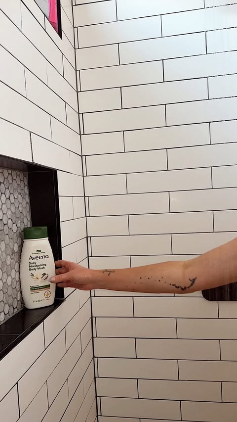 Instagram post by @kristynhoffman for Aveeno. Caption reads: #AveenoPartner The NEW Daily Moisturizing Body....