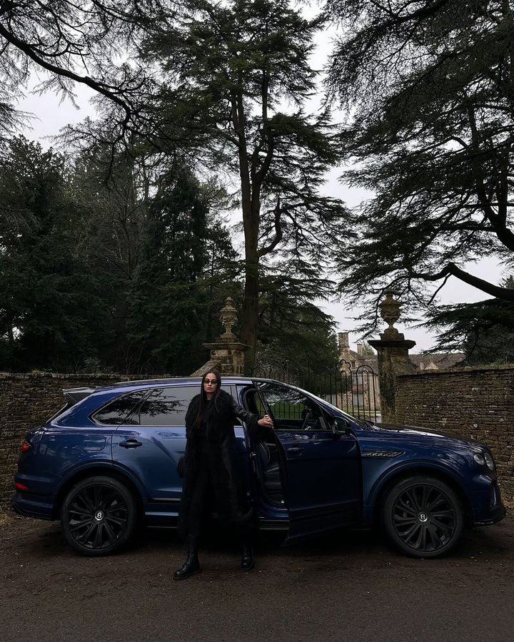Instagram post by an influencer for Bentley Motors. Caption reads: [...] that’s good for everything @bentleymotors 🌳....