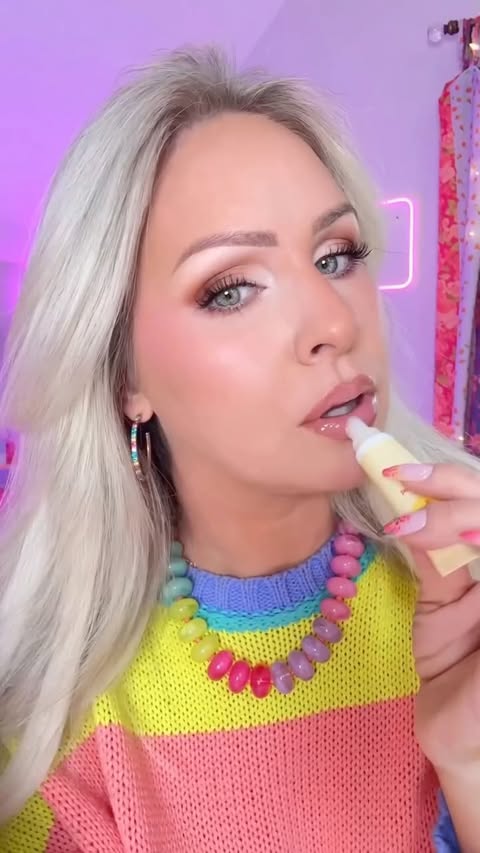 Instagram post by @cortneydryden for Burt's Bees. Caption reads: All the hydration of the classic @burtsbees balm....