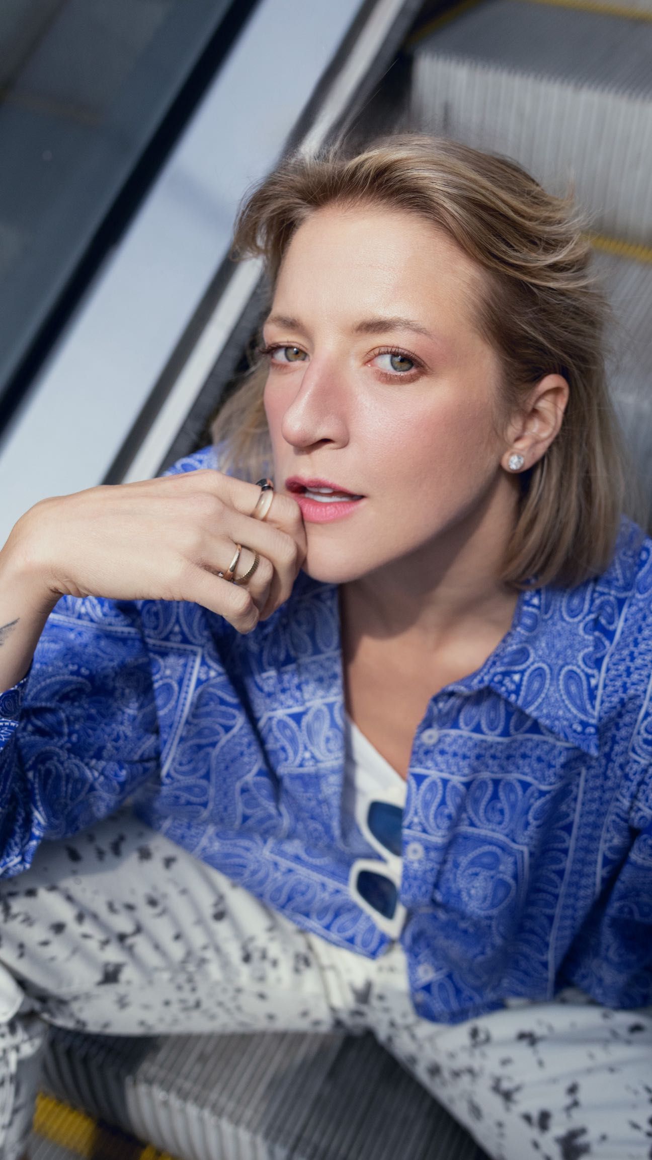 Instagram post by @lara_gessler for Inglot. Caption reads: 👀Nowe kolory moich ukochanych sticków od....