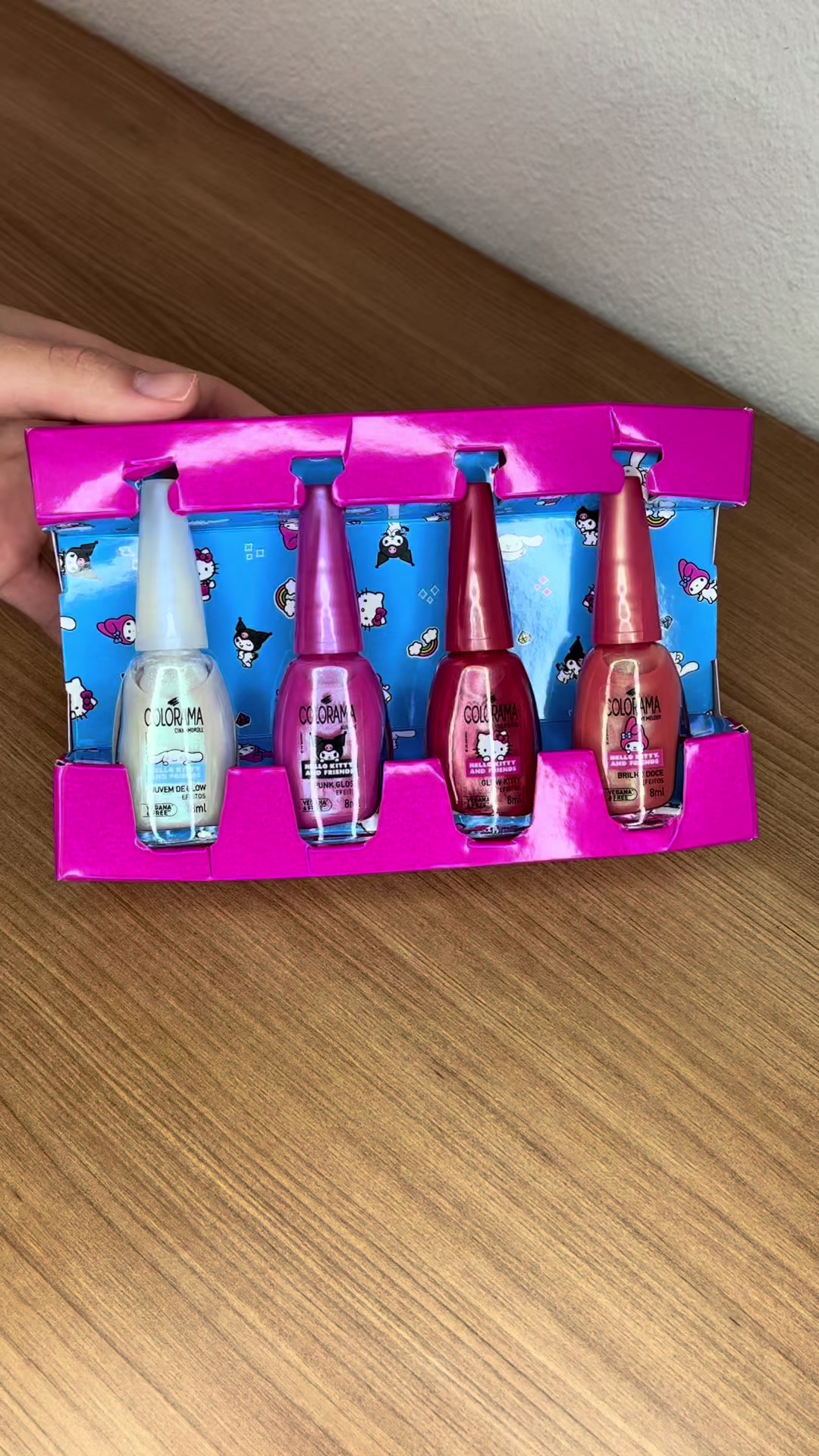 TikTok post by @polianalopess21 for Esmalte Colorama. Caption reads: [...] #AlquimiaColorama #LOREALISTARBR @Esmalte....