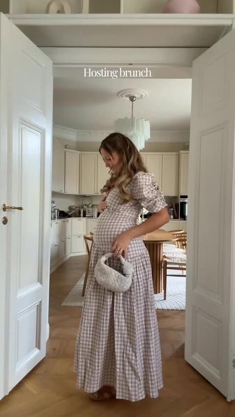 Instagram post by @josefinsvanberg for Bubbleroom. Caption reads: Advertisement @bubbleroom 🩷 Bump friendly outfits....
