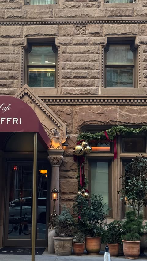 Instagram post by @xarabeqele for Oral-B. Caption reads: Disinfecting and changing our hygiene tools is....