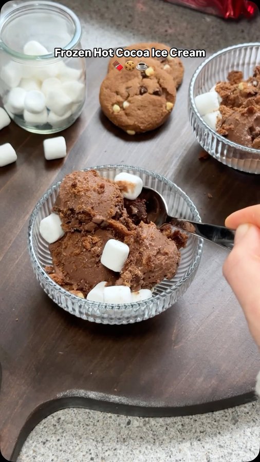 Instagram post by @purelycristina for Chips Ahoy!. Caption reads: Frozen Hot Cocoa Ice Cream ❄️🍫 🍪

This is the....
