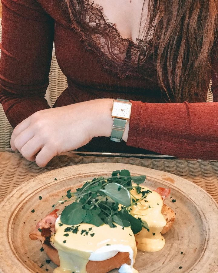 Instagram post by @beatao25 for Rosefield. Caption reads: Enjoy up to -60% off during Black Weekend at....