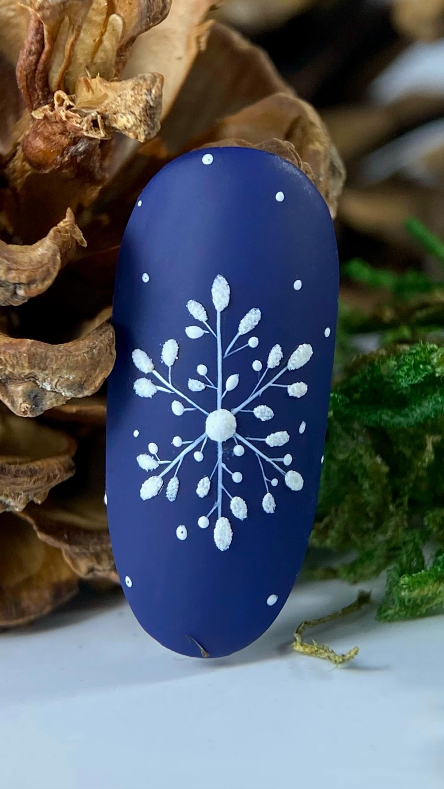 Instagram post by @catherina_kety for Madam Glam. Caption reads: Snowflakes❄️ Step by Step 💙
@madam_glam 
Color....