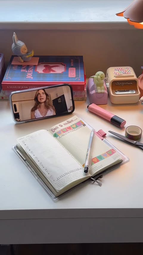 Instagram post by @amarlenepinho for TORRAS. Caption reads: [...] my phone a little refresh with this new....