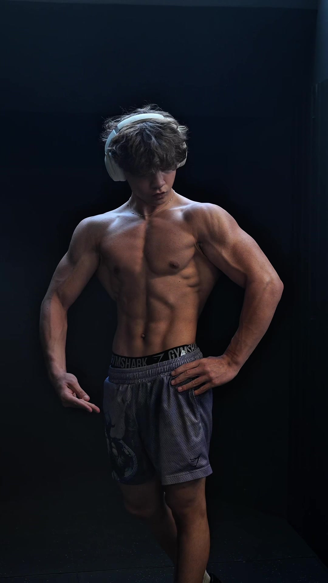 TikTok post by @andyandrici for Gymshark. Caption reads: [...] on track. 👌🏻 Big thanks to @Gymshark for....