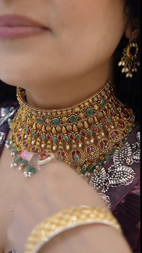 Instagram post by @queeniediva_ for Joyalukkas. Caption reads: [...] shopping just got extra rewarding at....