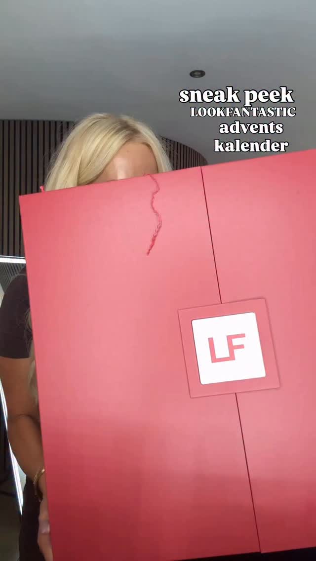 Instagram post by @debbie.zwiers for Lookfantastic. Caption reads: IT’S TIME!!!!! de eerste beauty adventskalender is....