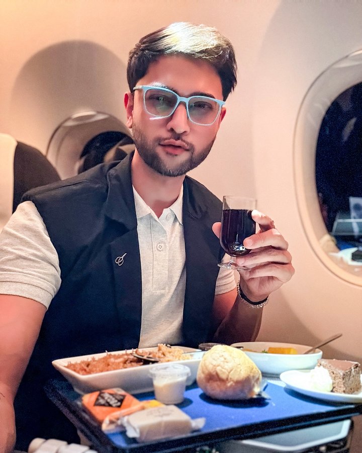 Instagram post by @vorasahab for British Airways. Caption reads: [...] a step above the ordinary! ✈️🥂....