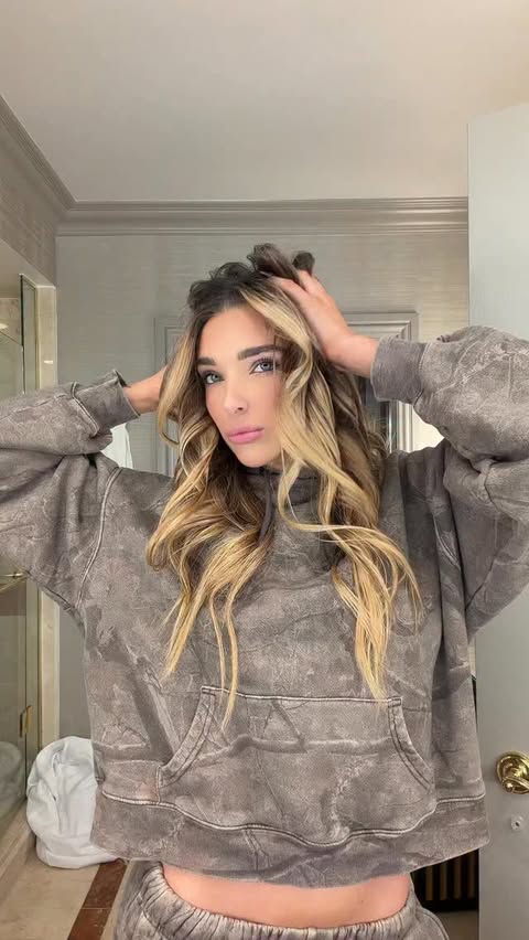 Instagram post by @kendallvertes for The Venetian Las Vegas. Caption reads: Howdy;) @venetianvegas.