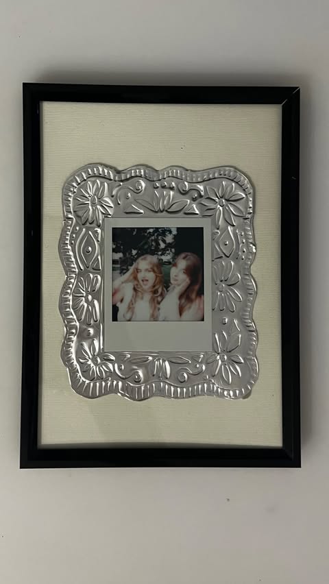 Instagram post by @lola.malins for Polaroid. Caption reads: {reklama} DIY Metallic Photo Frame with @polaroid....