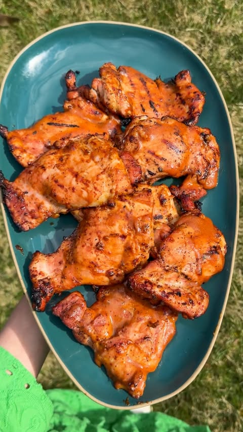 Instagram post by @diningwithskyler for Bounty Paper Towels. Caption reads: [...] chicken (or anything !!!) without....